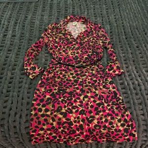 NWOT Woman’s ANNE KLEIN dress.